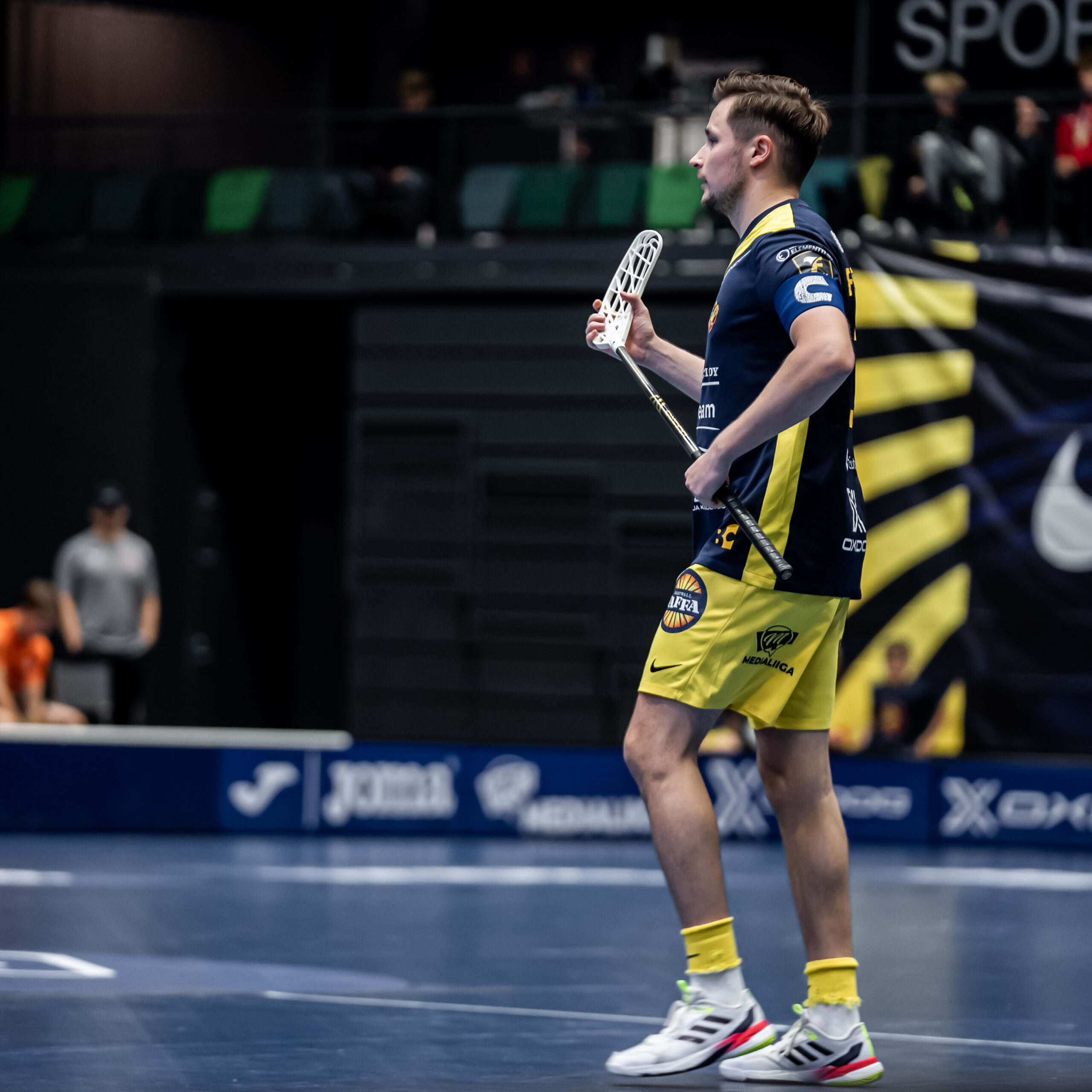 Read more about the article BEECEE HÄVISI JUMBOKAMPPAILUN TEHOTTOMUUTEEN